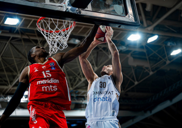 (UŽIVO) Dubai - Crvena zvezda (2/4): Dubai ima ozbiljnu prednost, Batler drži Zvezdu u životu