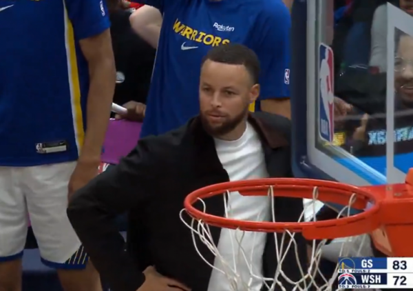 (VIDEO) Treslo se u Vašingtonu: Saigrač ostavio Karija u šoku