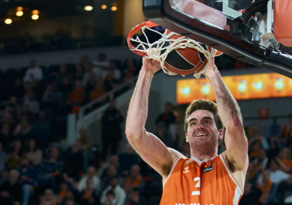 Valensija uveliko radi na sklapanju tima za novu sezonu: Nejtan Rojvers produžio ugovor