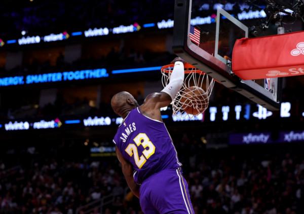 (VIDEO) Još jedna noć za pamćenje: Lebron "leteo" i pokazao da je i dalje klasa