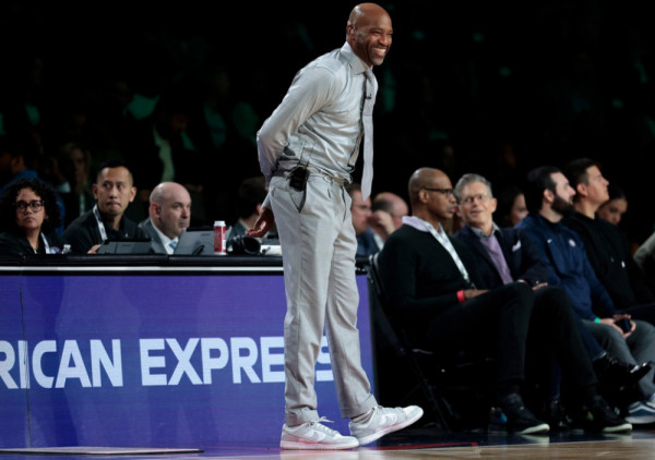 (VIDEO) Forma je prolazna, klasa je večna: Vins Karter pogađao sa logoa