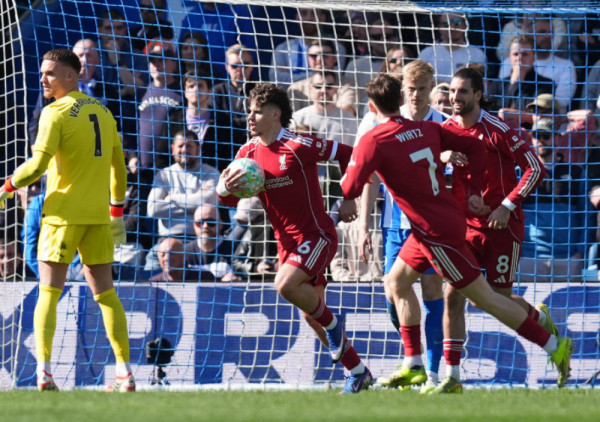 (VIDEO) Velbek sa dva gola "potopio" Liverpul i produbio krizu Slotovog tima