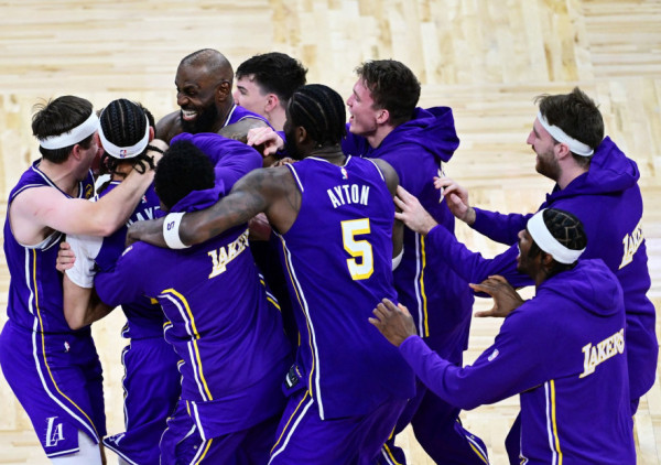 (VIDEO) Kenard nepogrešiv: Lejkersi stigli do pobede u poslednjoj sekundi