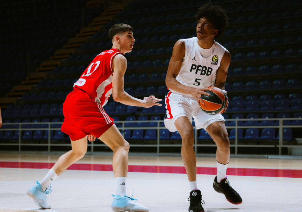 Košarkaši INSEP i Crvene zvezde