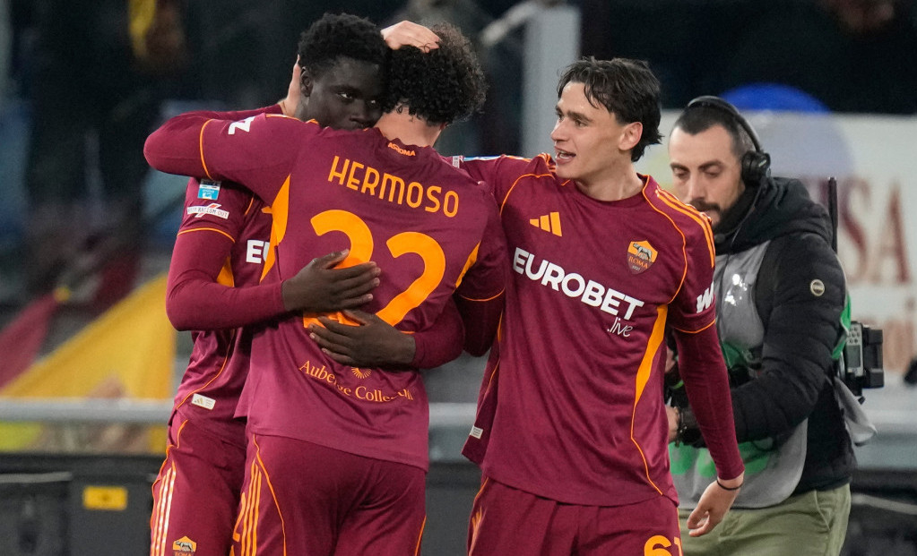 Igrači čestitaju Robiniju Vazu