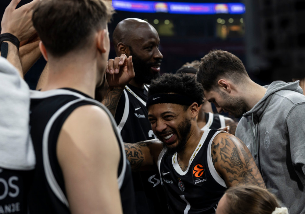 Karlik Džons sa saigračima