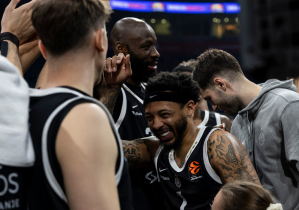 Karlik Džons presekao priče o odlasku i poslao jasnu poruku: Nemojte obraćati pažnju na mog agenta