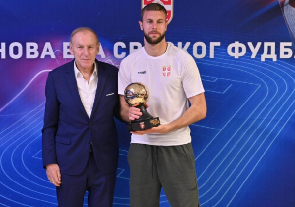 Strahinja Pavlović dobitnik „Zlatne lopte FSS“: Ovo priznanje nema cenu