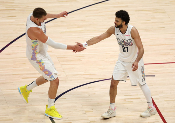 (UŽIVO) Denver vodi pred kraj prve deonice: Jokić deli, Marej ne promašuje