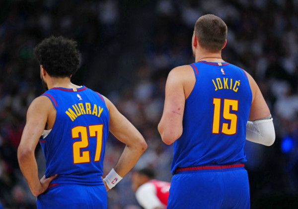 (UŽIVO) Spektakl u režiji Denverovog tandema: Fantastično poluvreme Jokića i Mareja