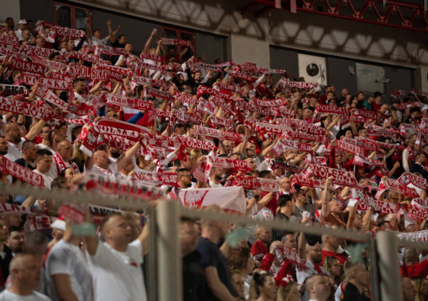 (FOTO) Kosovo je Srbija: Navijači zapalili društvene mreže pred duel Poljske i Albanije u Varšavi