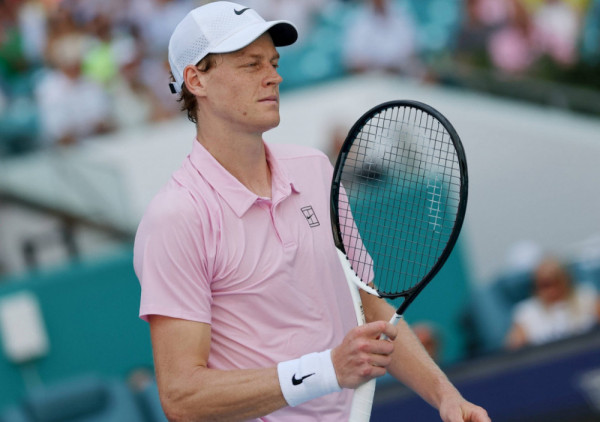 Janik Siner radi kao singerica, Zverev ponovo "proštepan": Očekivana pobeda Italijana