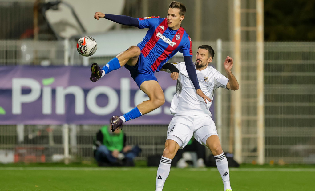 Akrobacija Andreja Kostića pored Nenada Tomovića