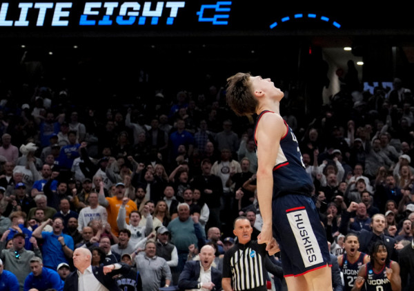 (VIDEO) "Martovsko ludilo" i još luđa utakmica: Nestvarno kako je Andrej Stojaković dobio rivala na F4