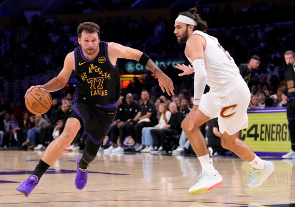 (VIDEO) Magični Dončić pregazio Klivlend i nizao rekorde