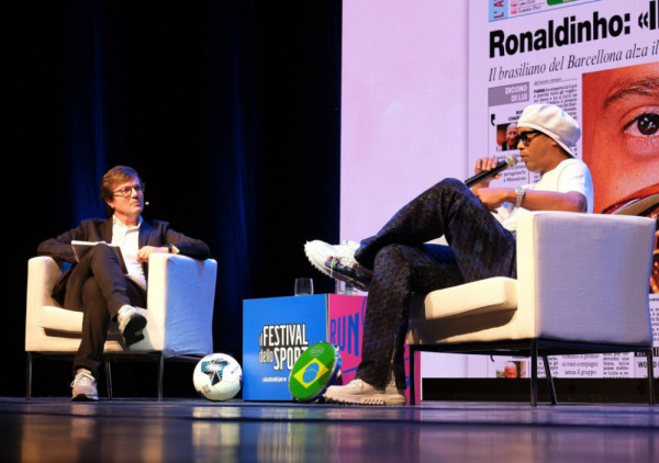 Ronaldinjo ima novo zanimanje: Čuveni Brazilac pravi muziku za Mundijal