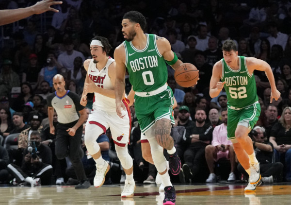 (VIDEO) Braun i Tejtum razbili Majami: Istorijska prva četvrtina i ubedljiva pobeda