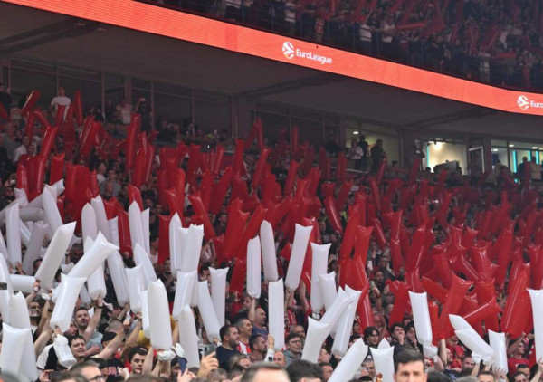 (VIDEO) Zvezdaši "položili popravni": Crveno-bela "Arena" i koreografija "Delija"