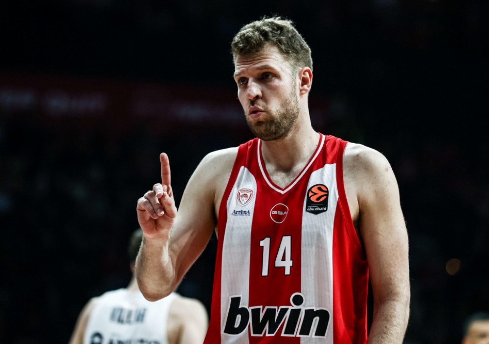 Saša Vezenkov vodio tim iz Pireja do trijumfa