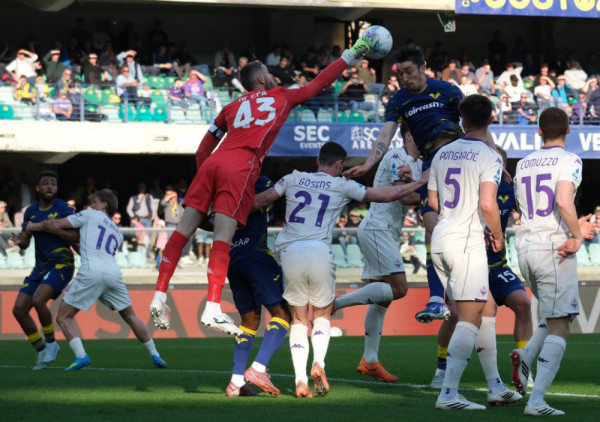 (VIDEO) Burna utakmica u gradu ljubavi uz dva crvena: Fađoli "gurnuo" Veronu ka Seriji B