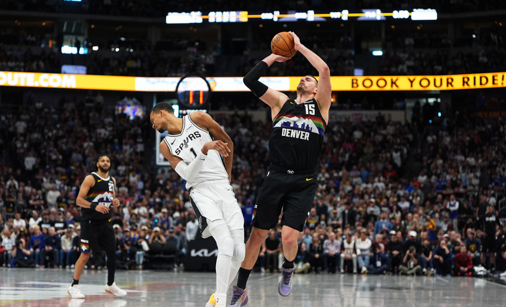 Nikola Jokić protiv VIktora Vembanjame