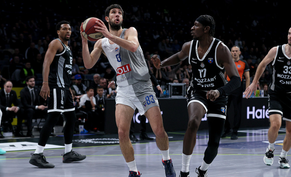 Aksel Butej u duelu sa Isakom Bongom