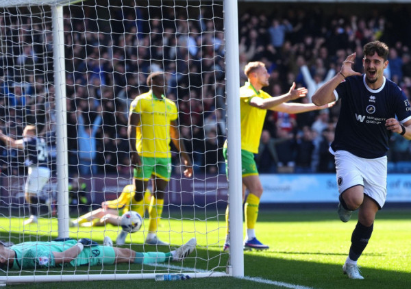 Ivanović golom zapalio "Den", "kanarinci" iz Noriča ga uplakali: Poraz Milvola u nevreme