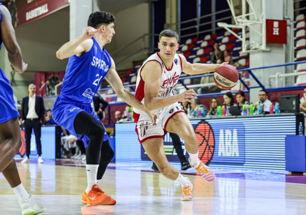 FMP posle furioznog drugog poluvremena slomio Spartak i ostao u trci za plej-of