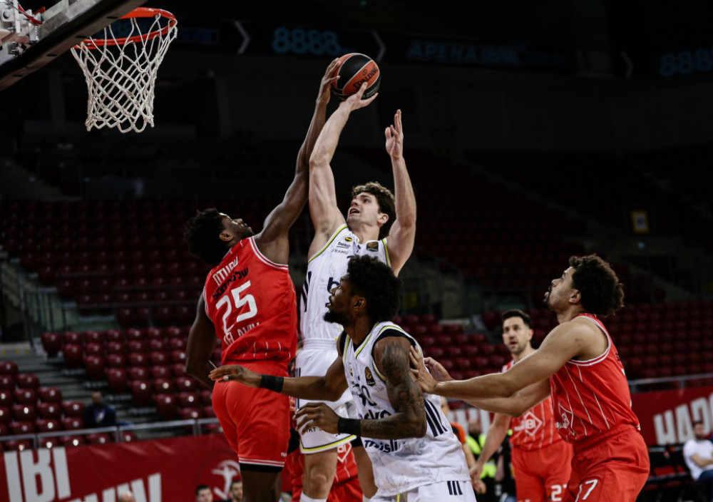 Košarkaši Hapoela i Fenerbahčea