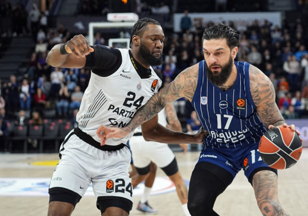 (UŽIVO) Efes - Partizan (4/4): Efes preokrenuo, Partizan potpuno stao!