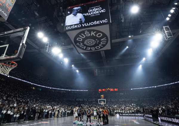 (VIDEO) Srceparajuće scene iz Arene: Emotivan oproštaj Partizana i "grobara" od Duška Vujoševića