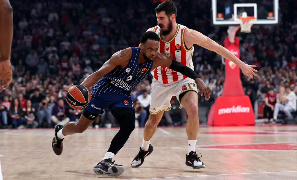 Džordan Lojd u duelu sa Kalinićem