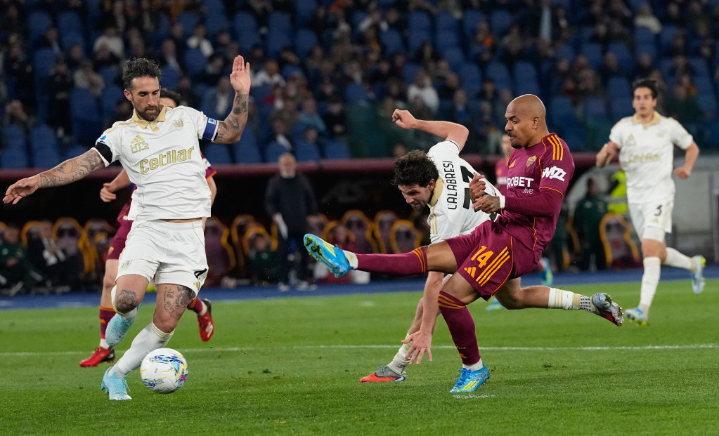 Donijel Malen postiže pogodak