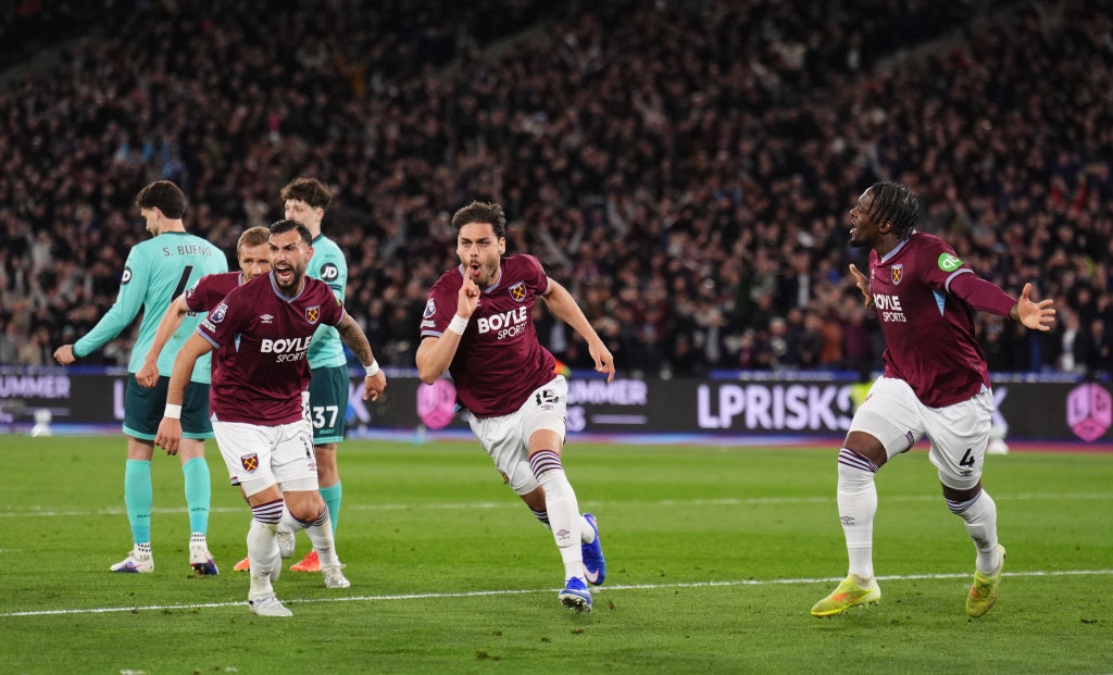 Konstantinos Mavropanos slavi