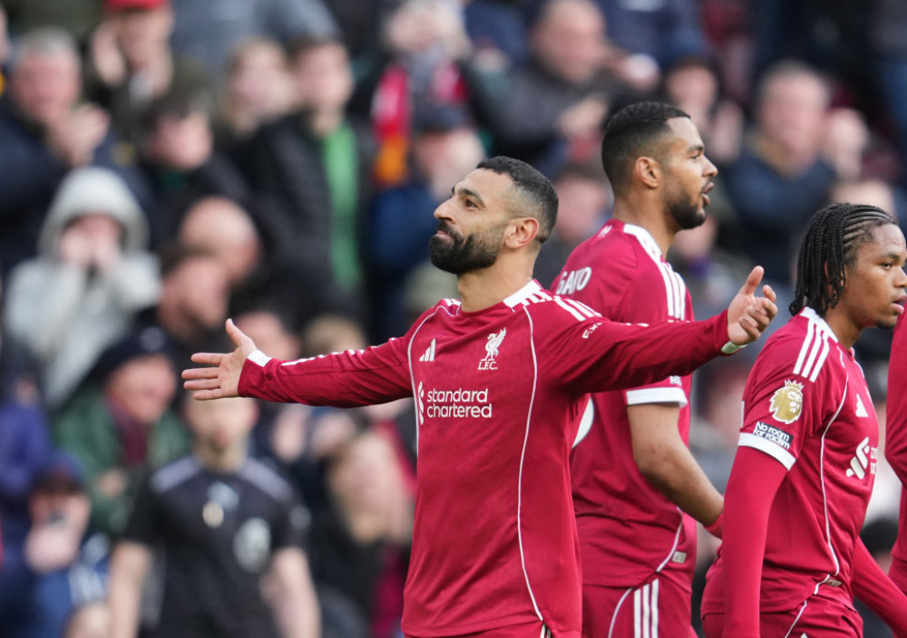 Mohamed Salah slavi gol sa saigračima