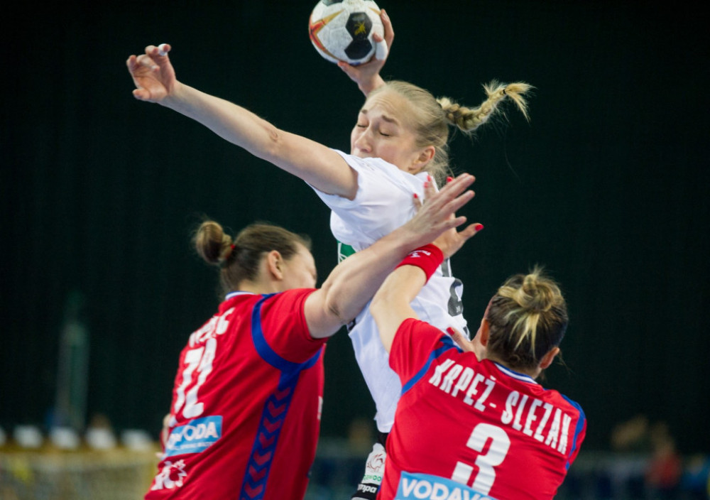 Dragana Cvijić i Katarina Krpež Šlezak, na jednom od zajedničkih nastupa u dresu reprezetacije