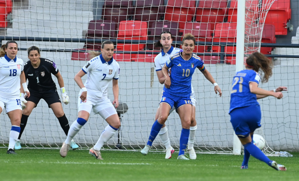 Gužva pšred golom Srbije