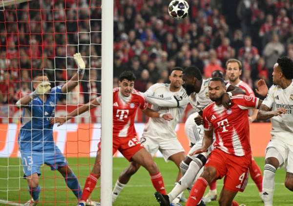 (VIDEO) Šta rade golmani u Minhenu? Nojer, pa Lunin častili za po gol