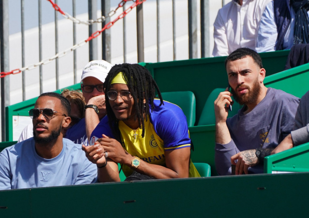 Čima Moneke i Majk Džejms