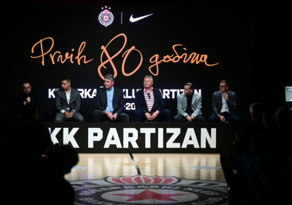 (FOTO) Emocije na maksimumu: Dirljiva scena u Areni