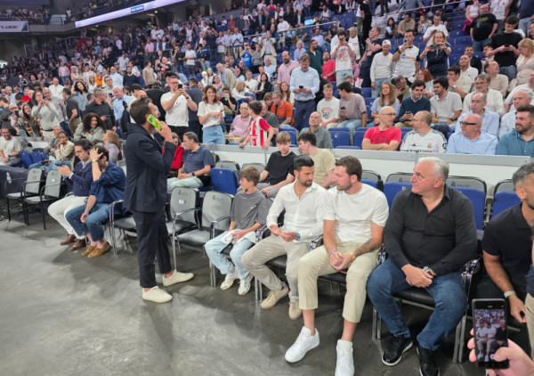 (VIDEO) Novak i Dončić bodre Zvezdu u Madridu iz prvog reda!