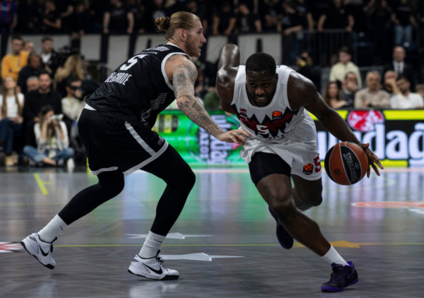 (UŽIVO, VIDEO) Partizan - Baskonija: Poluvreme za zaborav! U rastrzanoj igri, crno-beli su bili manje loši