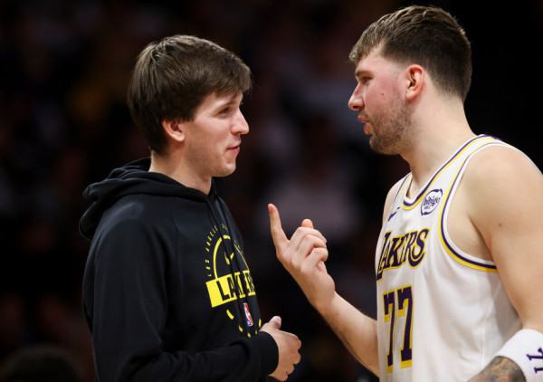 Kreće plej-of: Kada će Lejkersi moći da računaju na Dončića i Rivsa?
