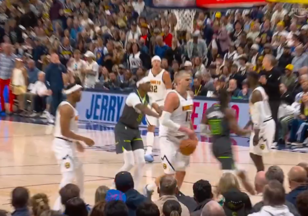 (VIDEO) Jokić završio na tribinama: Prljav potez Mekdenijelsa