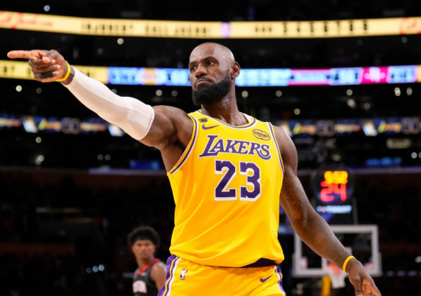 (VIDEO) Kenard eksplodirao, Lebron dirigovao: Lejkersi do prve pobede protiv Roketsa