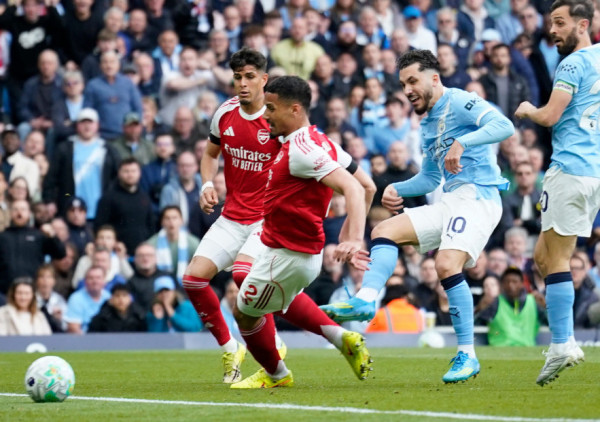 (UŽIVO, VIDEO) Premijer liga: Mančester siti - Arsenal 1:1, magija Rajana Šerkija, pa neviđen kiks Donarume