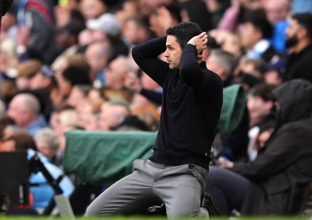 Mikel Arteta na utakmici sa Mančester sitijem