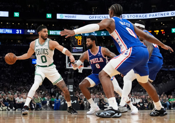 (VIDEO) Seltiksi pregazili Siksere na otvaranju serije: Tejtum i Braun najavili dominaciju