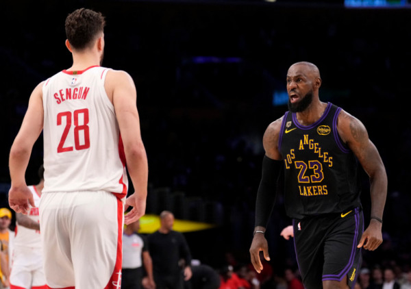 (VIDEO) Lebron režirao novu pobedu: Lejkersi potvrdili domaći teren