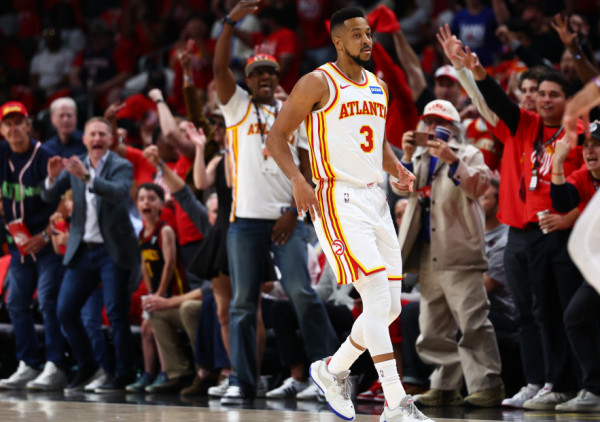 (VIDEO) Niksi nemaju rešenje za Mekoluma: Atlanta vodi u seriji